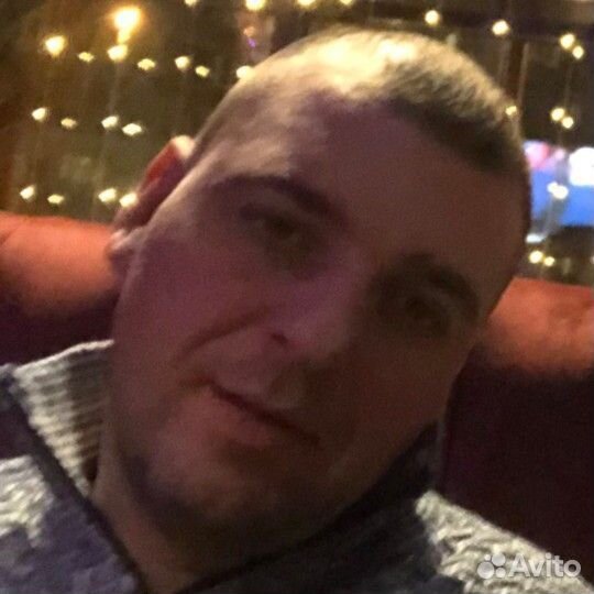 Курьер на электровелосипеде