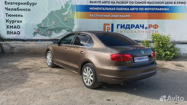 Пружина багажника Volkswagen Jetta (A6) 5C6827665A