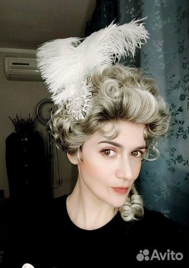 Парики разные на бал, маскарад, выступление