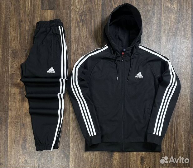 Спортивный костюс Adidas