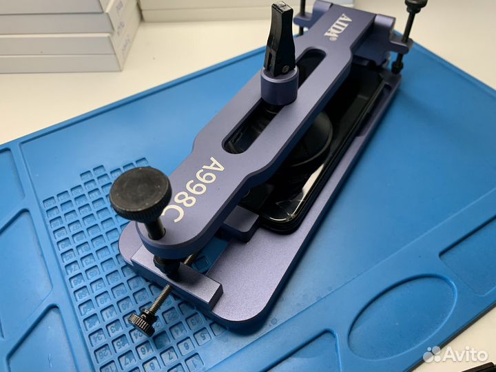 Присоска для безопасного снятия дисплея Aida