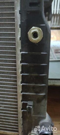 Радиатор охлаждения на Форд