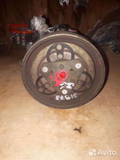 Компрессор кондиционера Nissan Wingroad