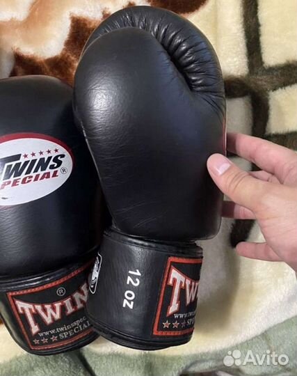 Боксерские перчатки twins 12