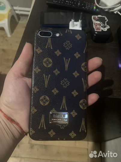 Продаю айфон 7+