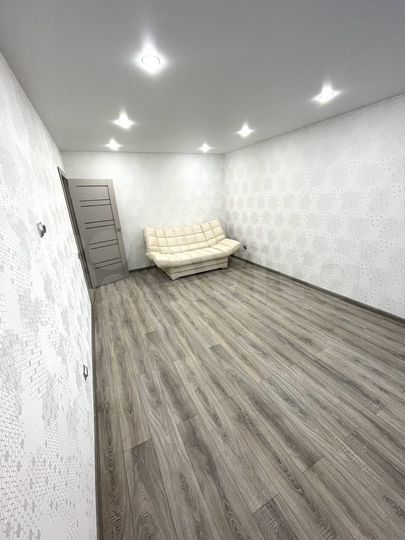 2-к. квартира, 56 м², 1/9 эт.