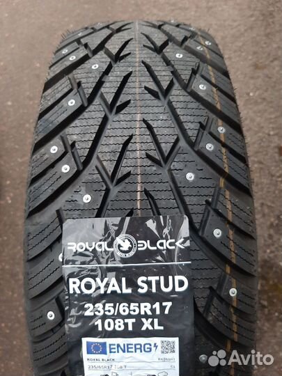 Royal Black Royal Stud 235/65 R17 108T