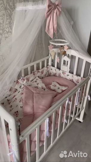 Комплект в кроватку: бортики, одеяло, простынь