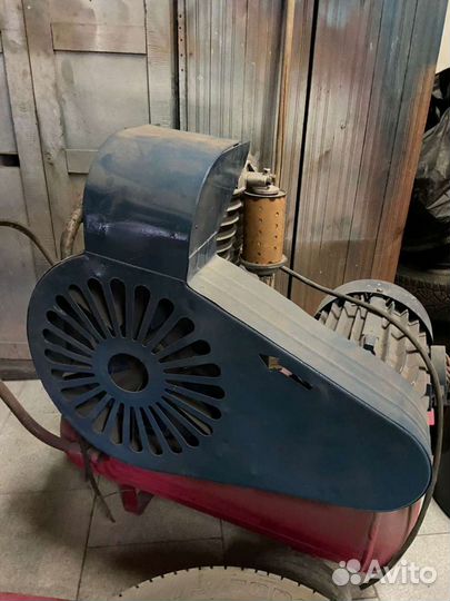 Воздушный компрессор