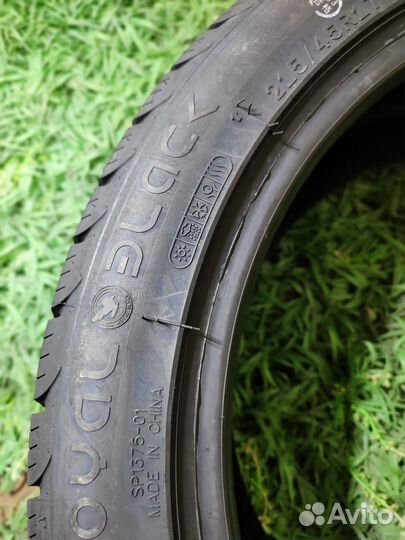 Royal Black Royal A/S 215/45 R17 91W