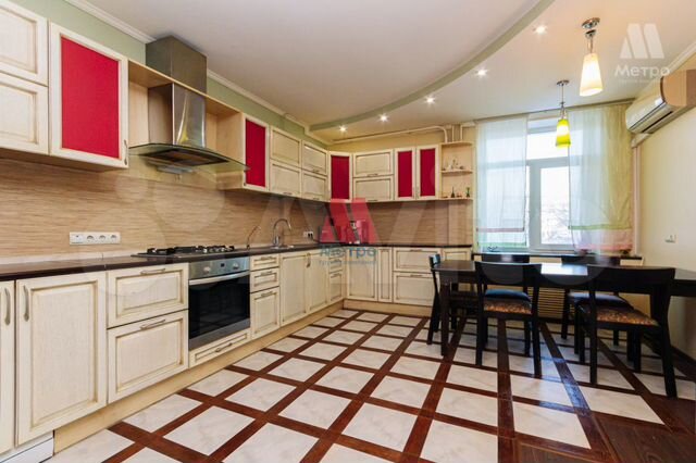4-к. квартира, 109 м², 2/5 эт.