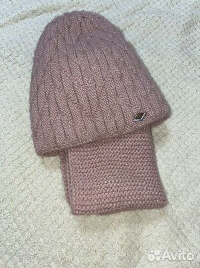 Женская шапка со снудом