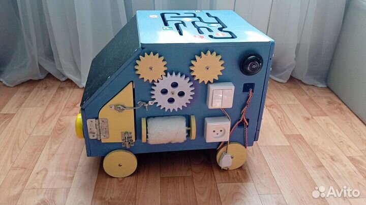 Бизиборд машина