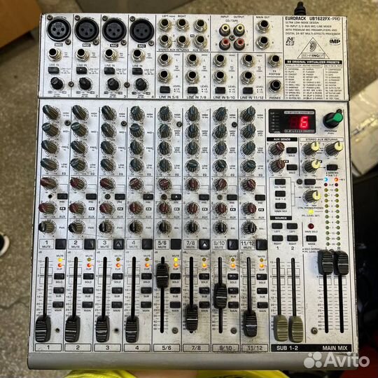Микшерный пульт Behringer Eurorack UB1622FX-Pro