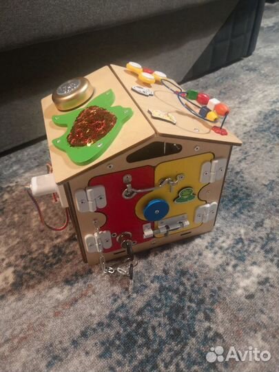 Бизиборд домик