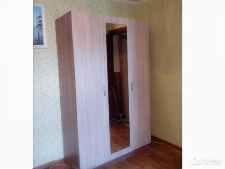 Шкаф с зеркалом