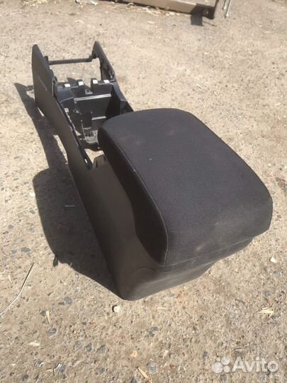 Подлокотник Mitsubishi Lancer 10