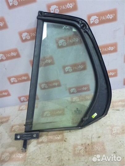 Стекло двери заднее правое Volkswagen Golf 5K1