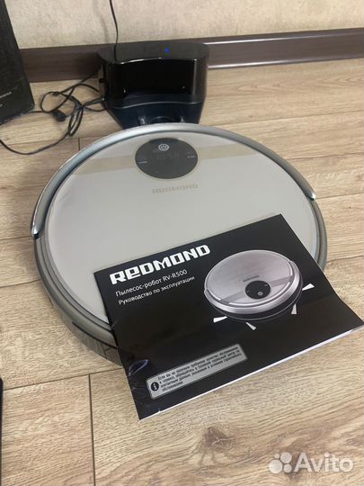 Робот-пылесос Redmond RV-R500