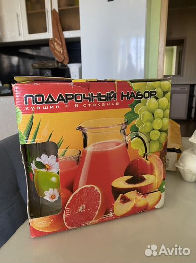 Кувшин со стаканами