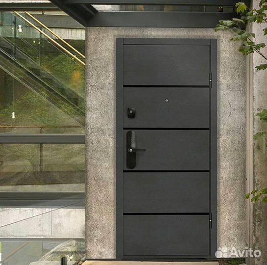 Дверь в квартиру с биометрическим замком