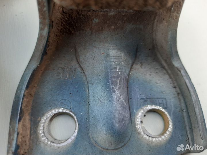 Петля передней двери Hyundai Starex H1