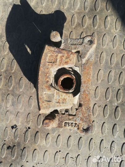 Суппорт задний Митсубиси Аутлендер XL