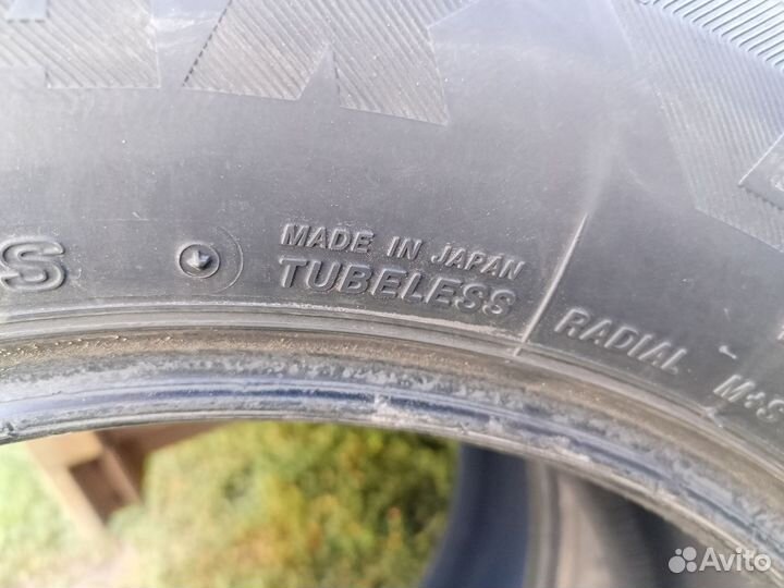 Bridgestone Blizzak DM-V2 215/65 R16 98S