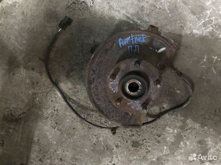 Кулак поворотный передний правый