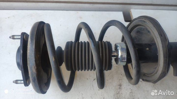 Амортизаторная стойка передняя левая Mitsubishi