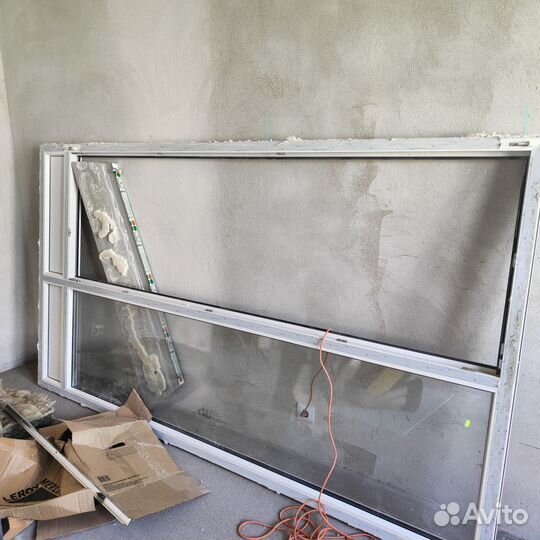 Окно и дверь на балкон