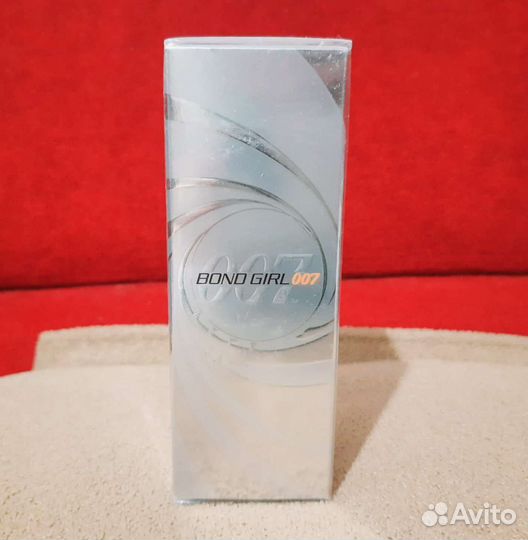 В пленке Bond girl 007