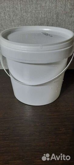 Ведро пластиковое с крышкой