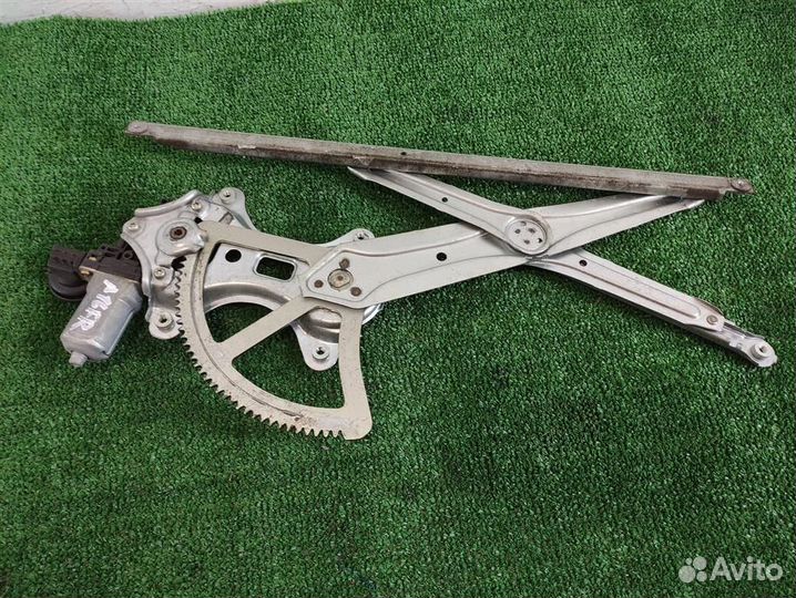 Стеклоподъемник передний правый Lexus RX300 (MCU3