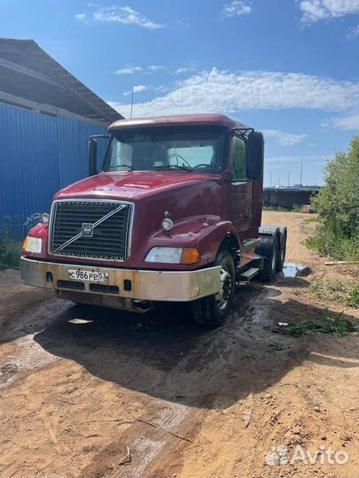 Volvo VNL 64T, 2002
