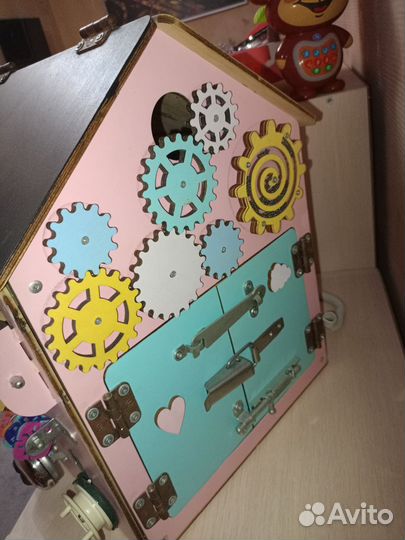 Бизиборд домик развивающий