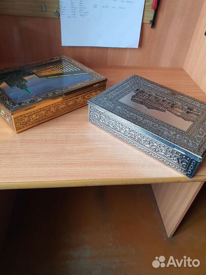 Коробки жестяные винтажные