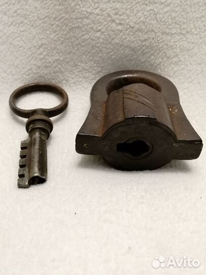 Замок навесной старинный