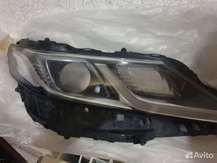 Стекло фары правое camry v70