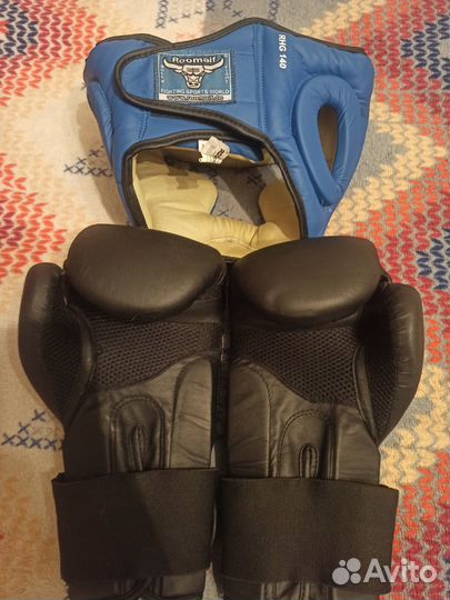 Боксёркие перчатки 12oz / Шлем для единоборств