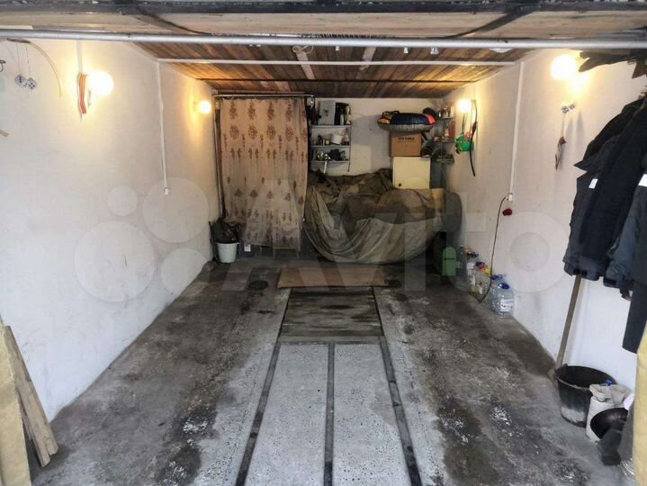 Гараж, > 30 м²