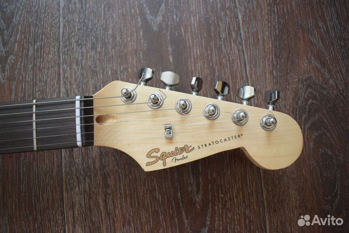 Электрогитара Fender Squier MM Stratocaster Red