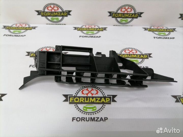 Крепление бампера переднее правое Peugeot 307