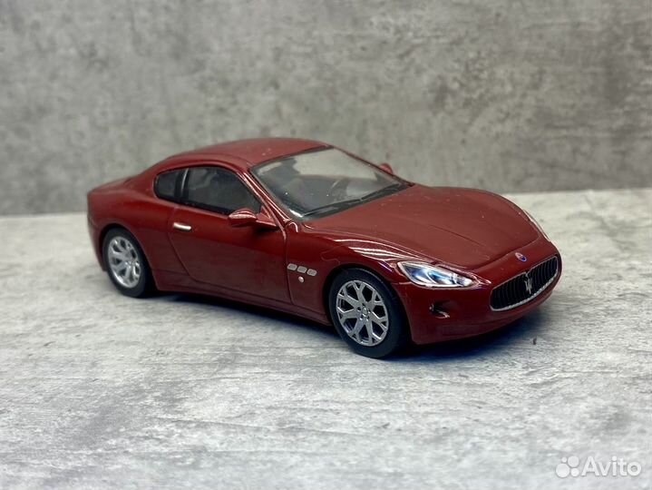 Коллекционная модель Maserati Granturismo 1:43