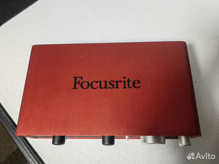 Звуковая карта focusrite Scarlett 2i2 1st