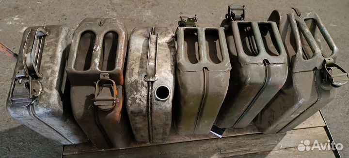 Канистры металлические 20 литров