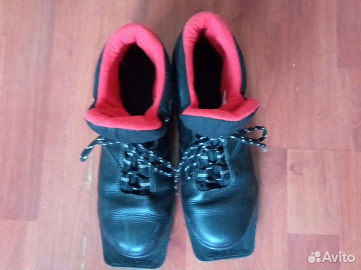 Лыжные ботинки