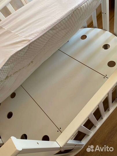 Детская кровать с маятником круглая