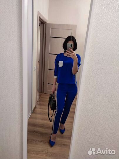 Новый Костюм брючный синий 42