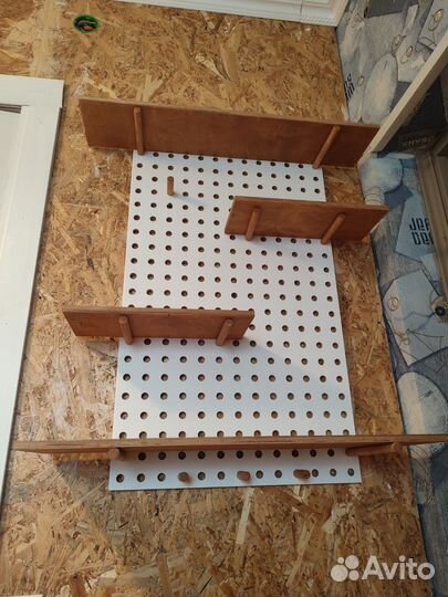 Настенная панель с полками(пегборд)